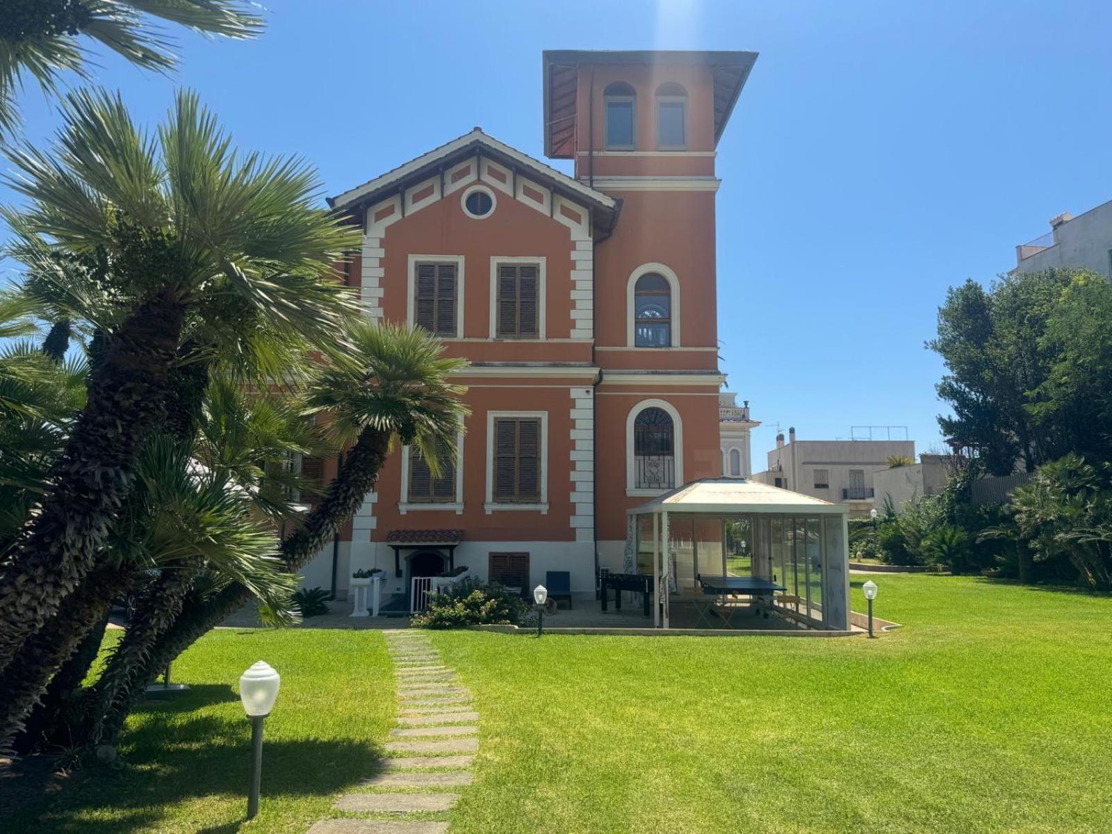 Palazzo Moresco Санта-Маринелла Экстерьер фото